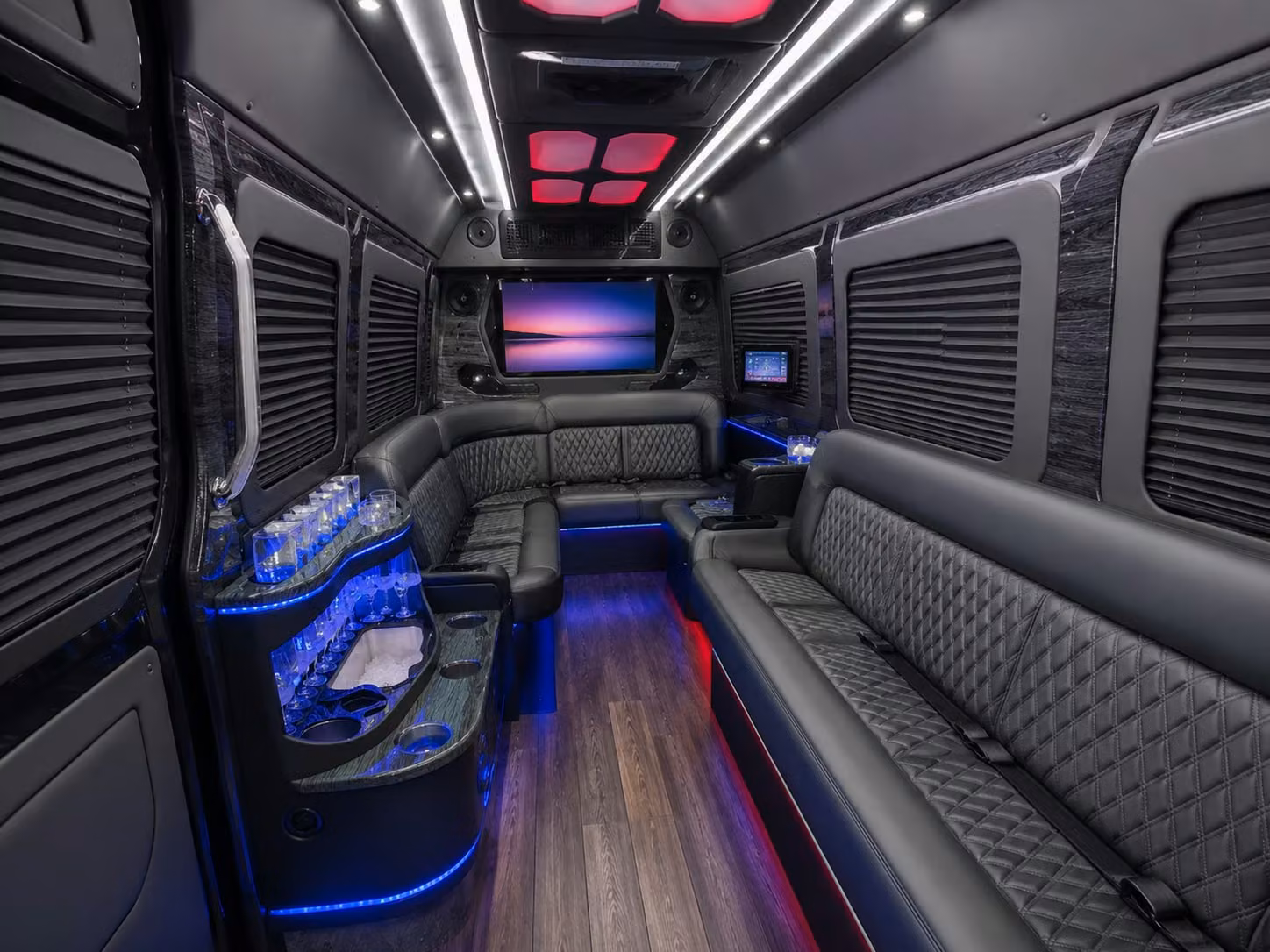 find the right bus for oakland park corporate retreats and team building events