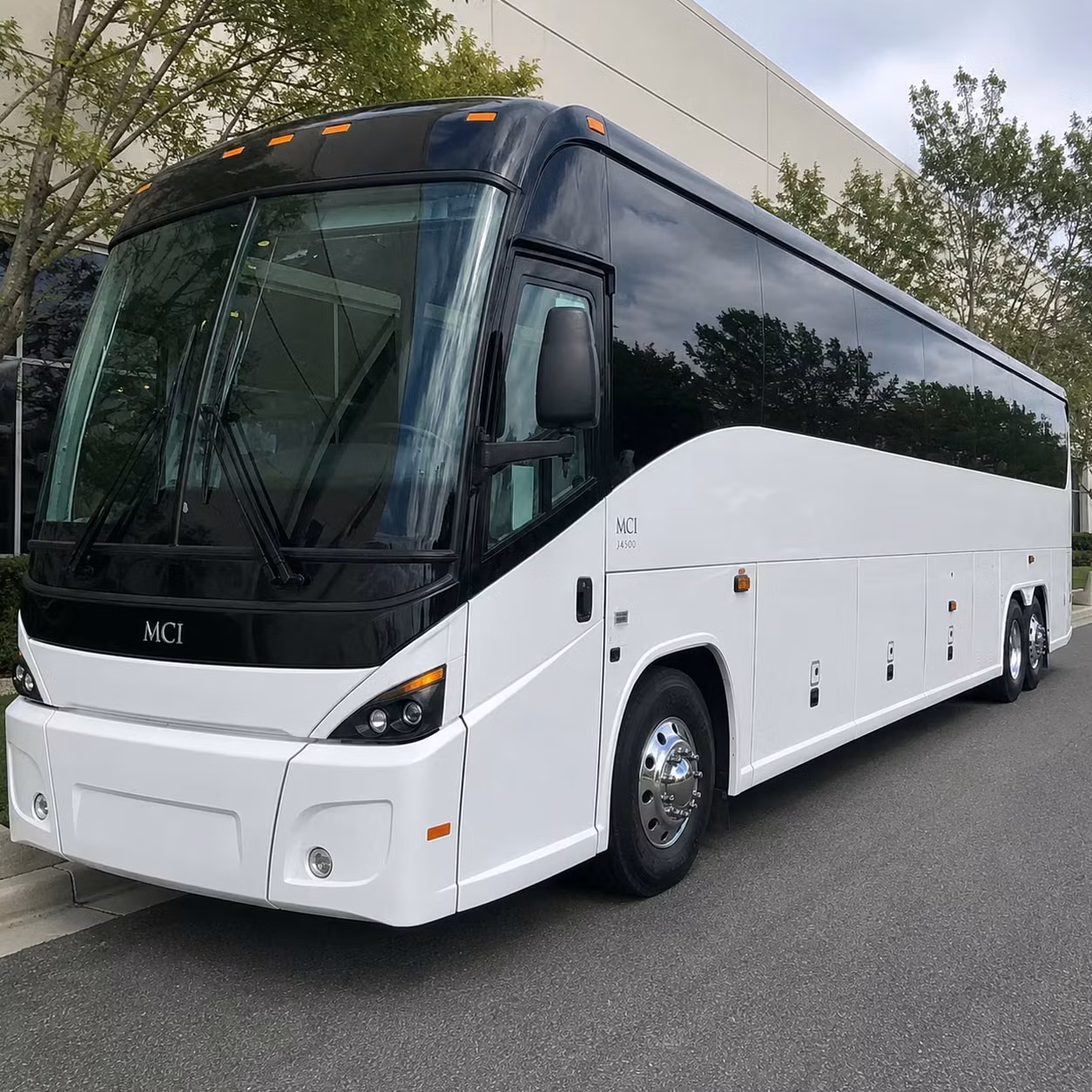 shuttling personnel between fort lauderdale hollywood international airport and oakland park facilities
